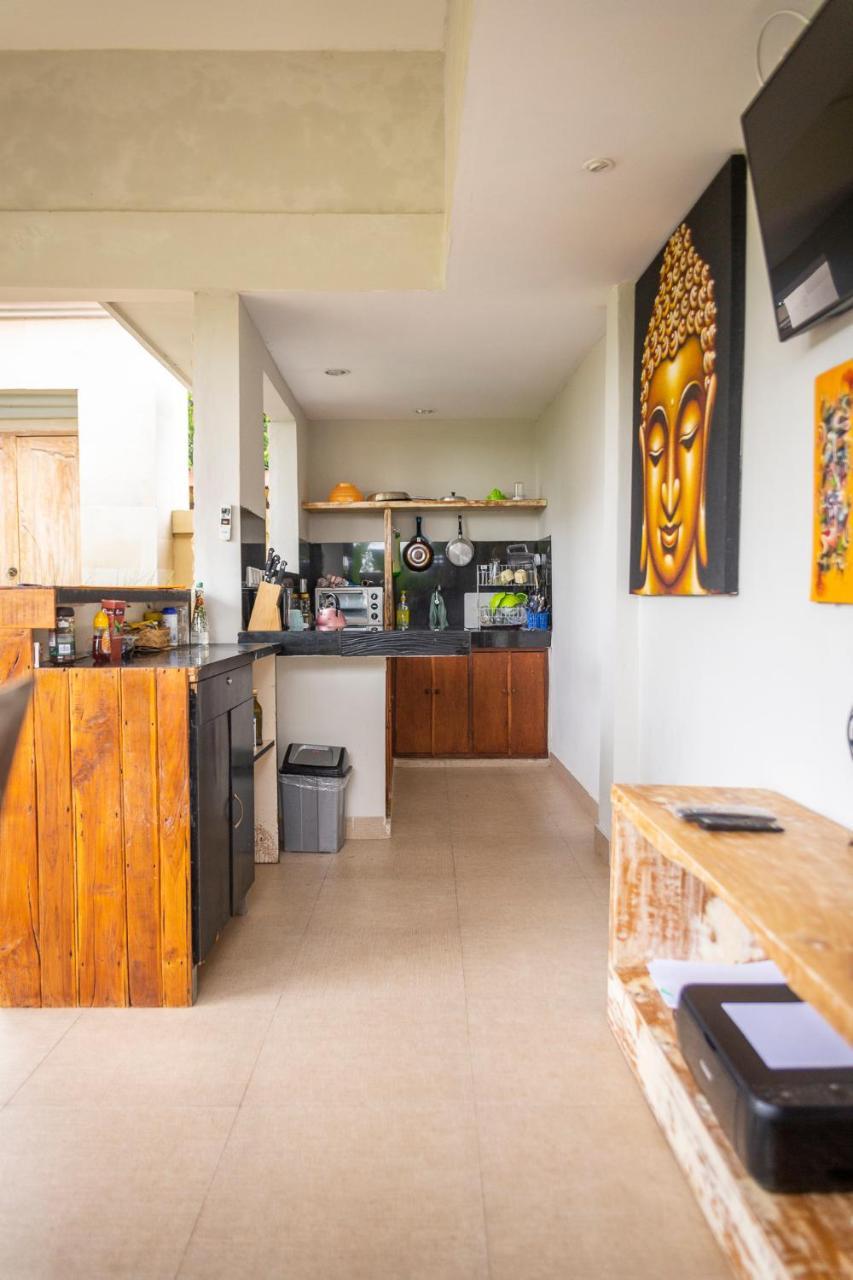 Umah Tikari Guesthouse Canggu Esterno foto